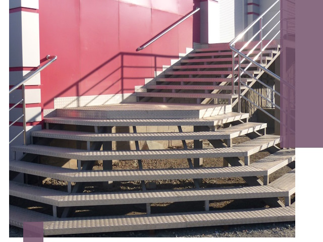 Лестницы для магазина в Ивантеевке — изготовление и монтаж