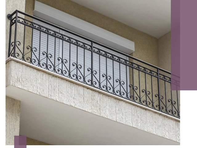 Балконные ограждения из металла и стекла в Ивантеевке для домов