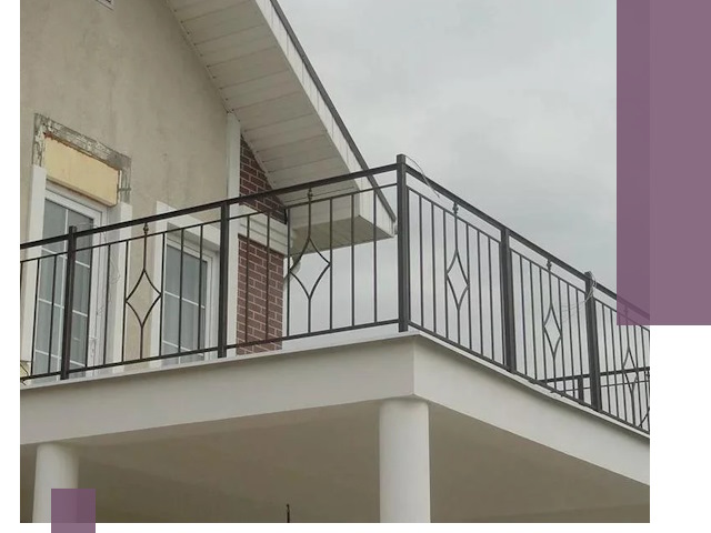 Изготовление балконных ограждений в Ивантеевке из металла и стекла