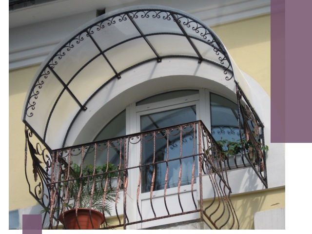 Козырьки над балконом в Ивантеевке — изготовление и монтаж